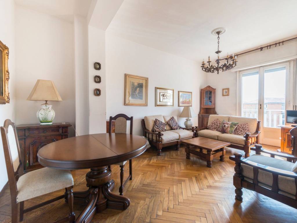 appartamento in vendita a Milano in zona Città Studi