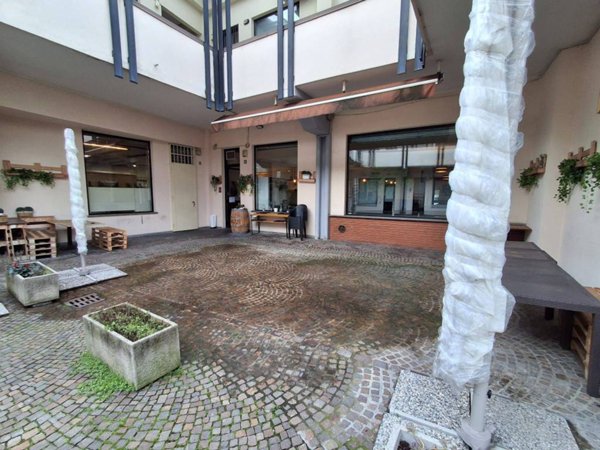 negozio in vendita a Milano in zona Corvetto