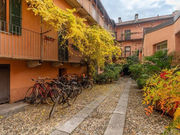 appartamento in vendita a Milano in zona Porta Genova