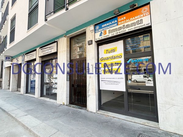 negozio in vendita a Milano in zona Corsica