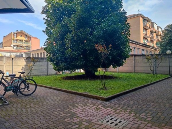 appartamento in vendita a Milano in zona Adriano