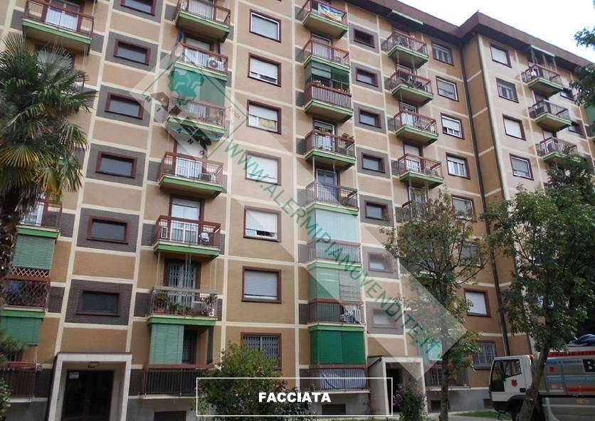 appartamento in vendita a Milano in zona Gallaratese