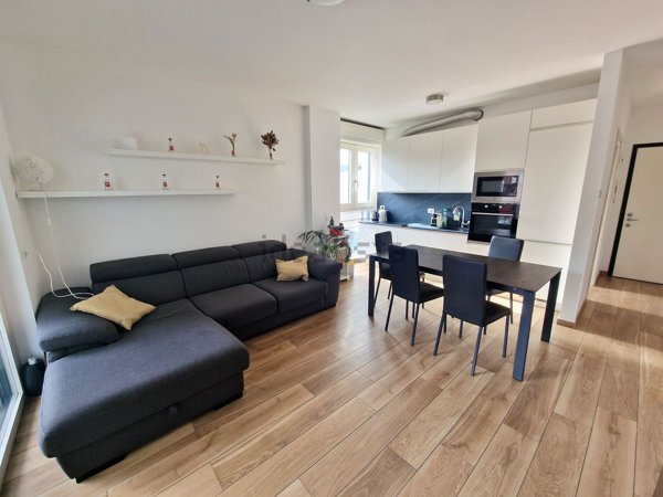 appartamento in vendita a Milano in zona Lorenteggio