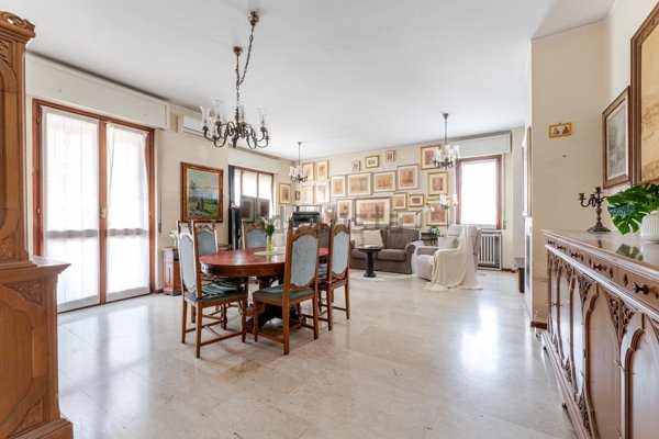 appartamento in vendita a Milano in zona Gorla