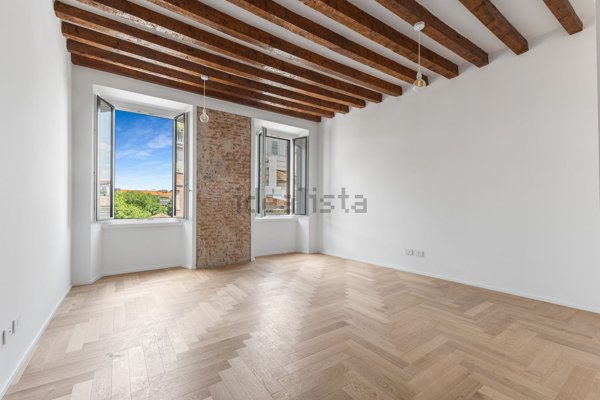 appartamento in vendita a Milano in zona Porta Ticinese