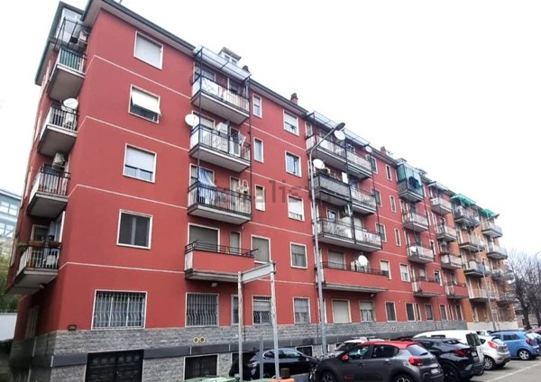 appartamento in vendita a Milano in zona Lorenteggio