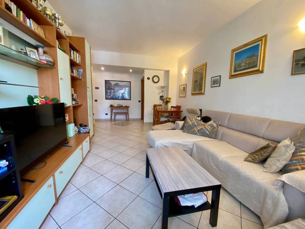 appartamento in vendita a Milano in zona Montalbino