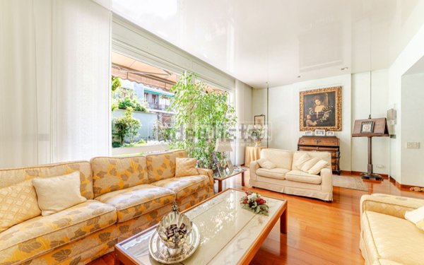 casa indipendente in vendita a Milano in zona XXII Marzo