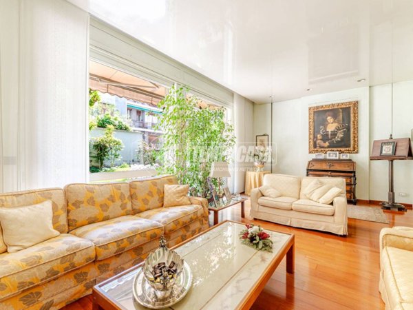 casa indipendente in vendita a Milano in zona XXII Marzo