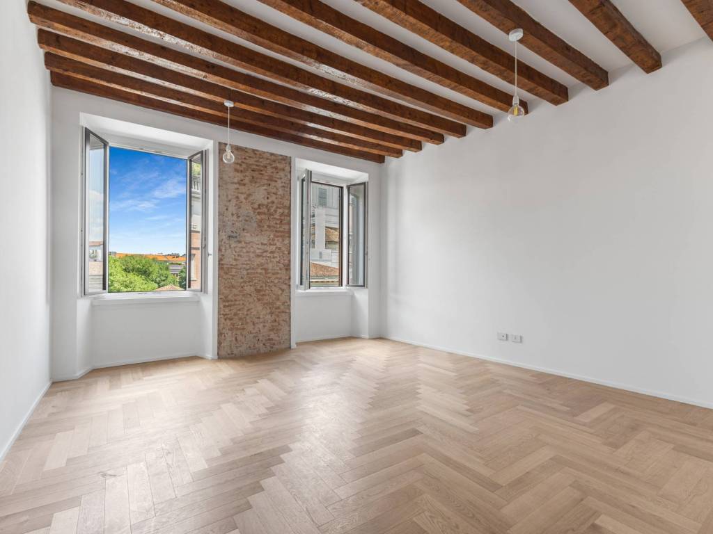 appartamento in vendita a Milano in zona Porta Ticinese