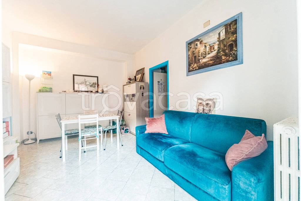 appartamento in vendita a Milano in zona Cascina dei Pomi