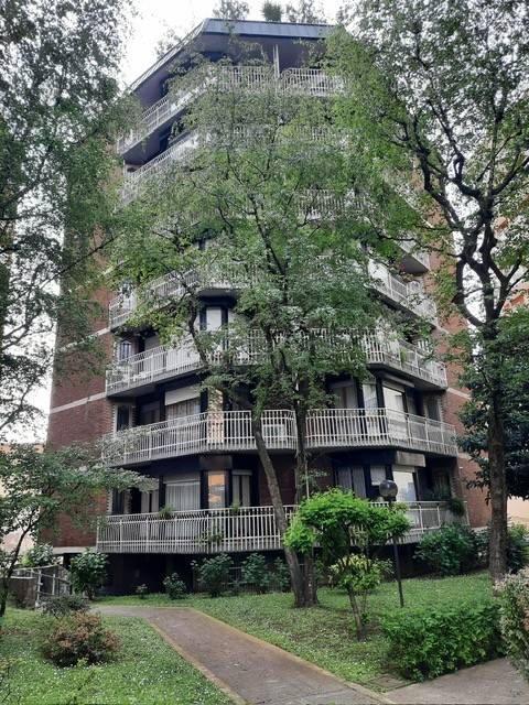 appartamento in vendita a Milano in zona Lorenteggio