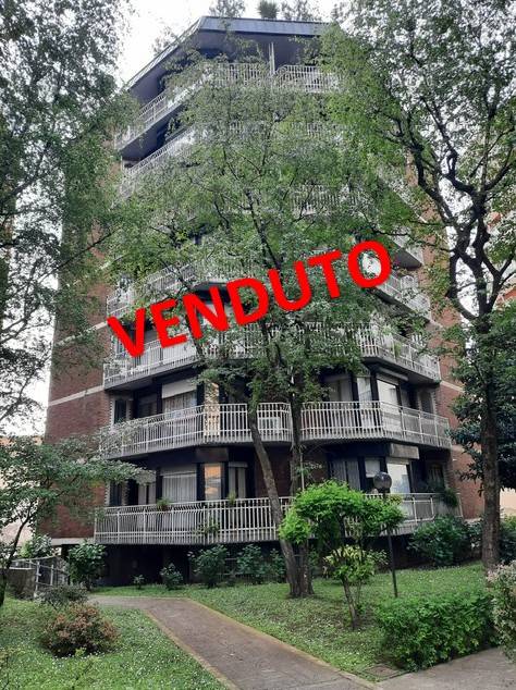appartamento in vendita a Milano in zona Lorenteggio