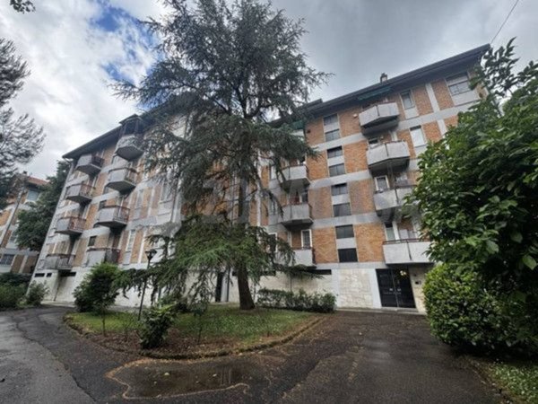appartamento in vendita a Milano in zona Gallaratese