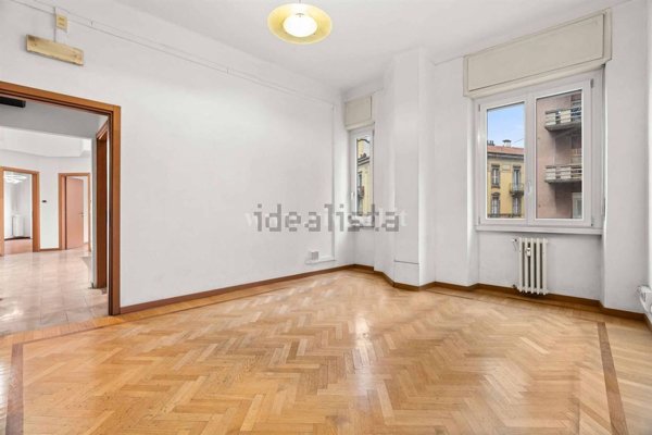 ufficio in vendita a Milano in zona Guastalla