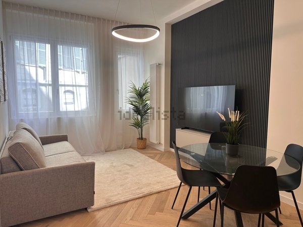appartamento in vendita a Milano in zona Porta Nuova