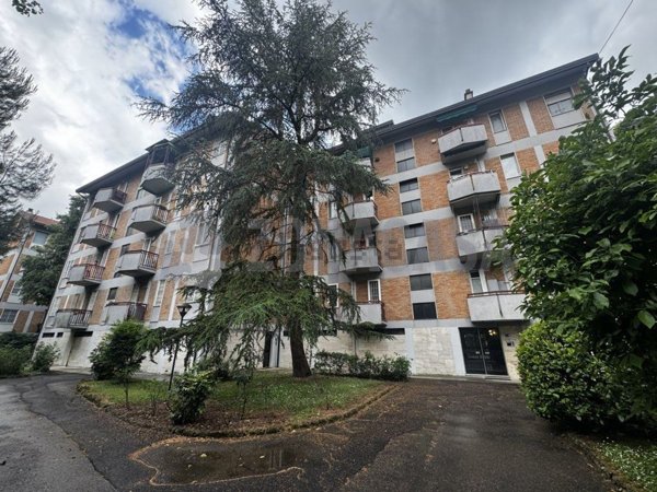 appartamento in vendita a Milano in zona Gallaratese