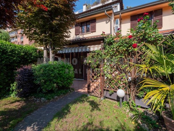 casa indipendente in vendita a Milano in zona Baggio