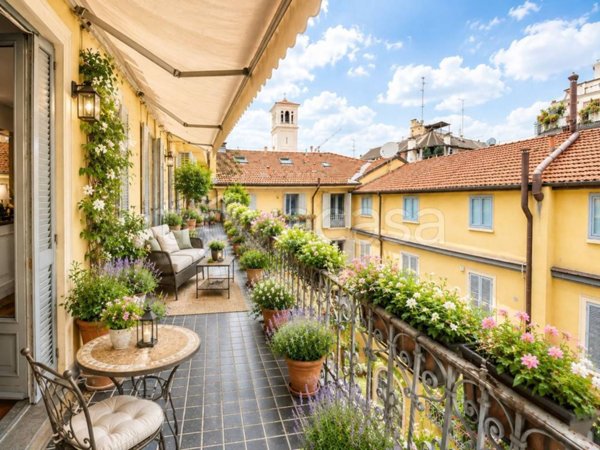 appartamento in vendita a Milano in zona Porta Nuova