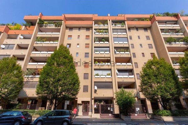appartamento in vendita a Milano in zona Ronchetto delle Rane