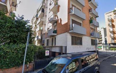 locale commerciale in vendita a Milano in zona Maggiolina