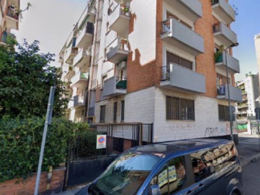 locale commerciale in vendita a Milano in zona Maggiolina