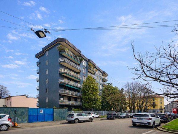 appartamento in vendita a Milano in zona Cagnola