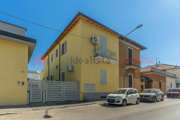 appartamento in vendita a Milano in zona Barona