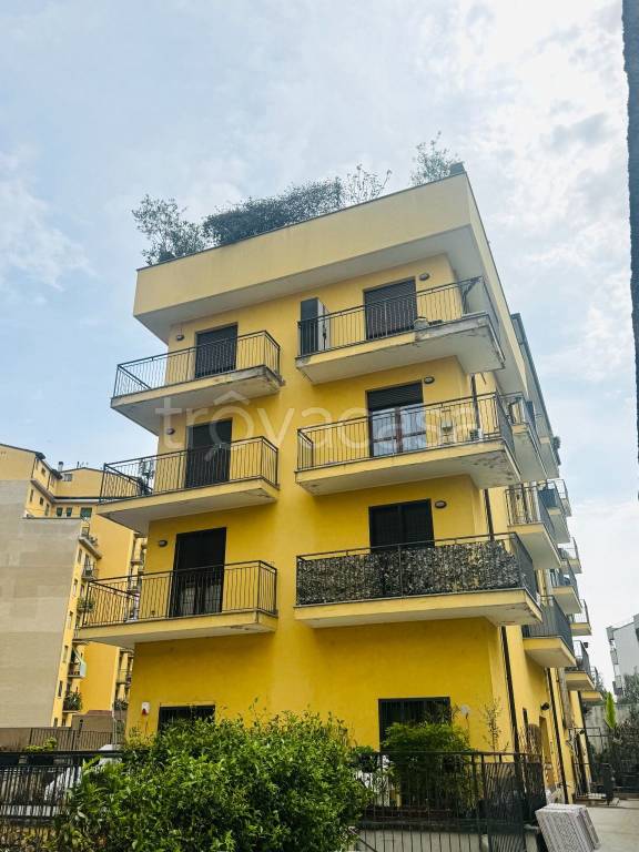 appartamento in vendita a Milano in zona Barona