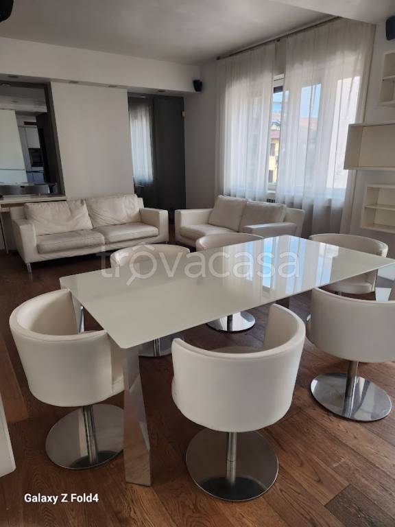 appartamento in vendita a Milano in zona Sempione