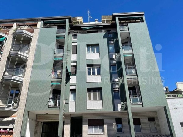 appartamento in vendita a Milano in zona Famagosta