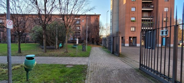appartamento in vendita a Milano in zona Lorenteggio