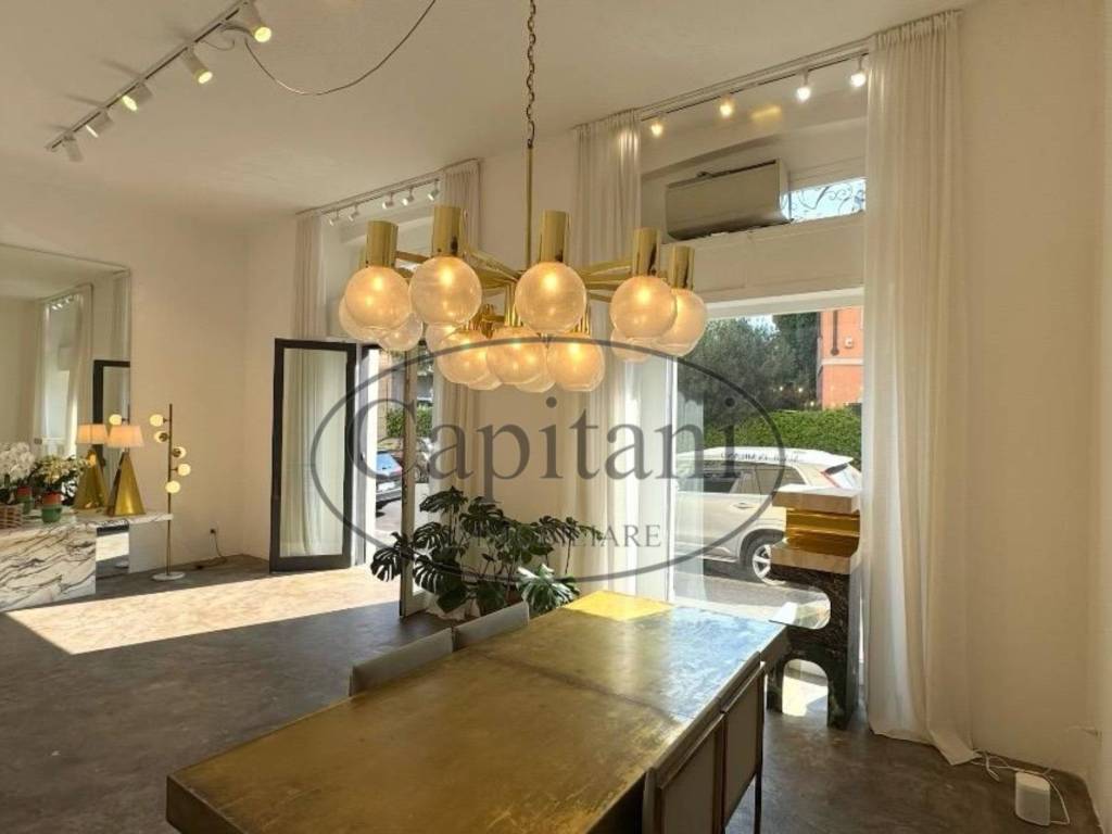 negozio in vendita a Milano in zona Porta Venezia