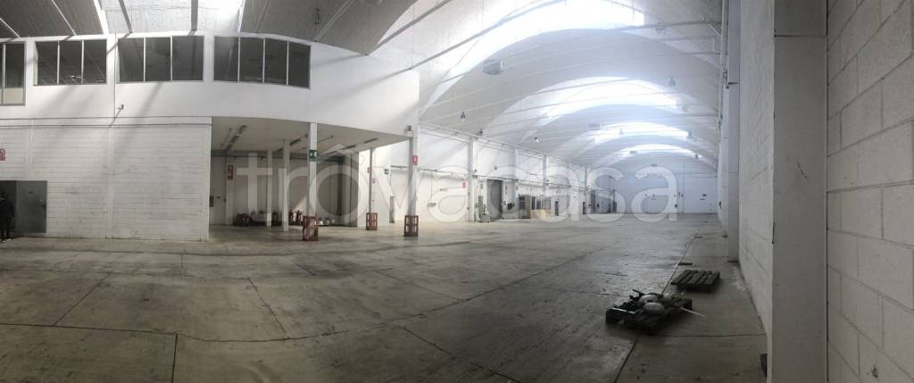 capannone in vendita a Milano in zona Molino Dorino