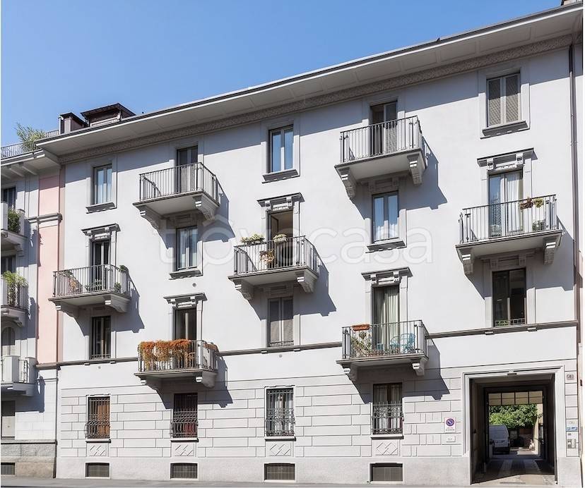 intera palazzina in vendita a Milano in zona Loreto