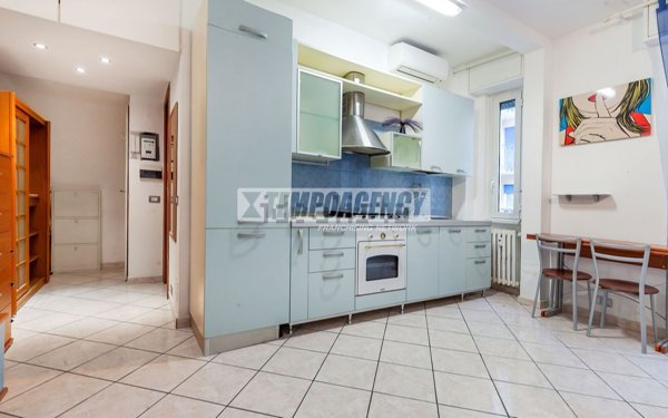 appartamento in vendita a Milano in zona Lorenteggio