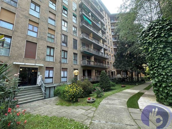 appartamento in vendita a Milano in zona Lorenteggio