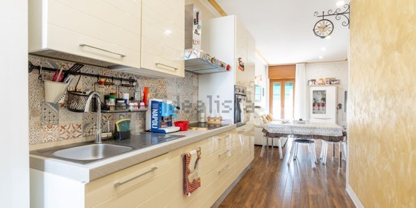 appartamento in vendita a Milano in zona Famagosta