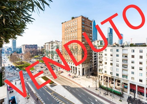 appartamento in vendita a Milano in zona Porta Nuova