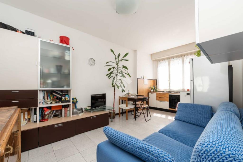 appartamento in vendita a Milano in zona Lorenteggio