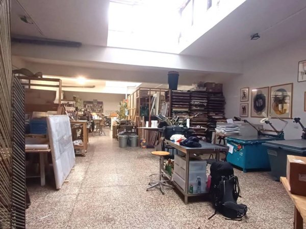 locale commerciale in vendita a Milano in zona Adriano