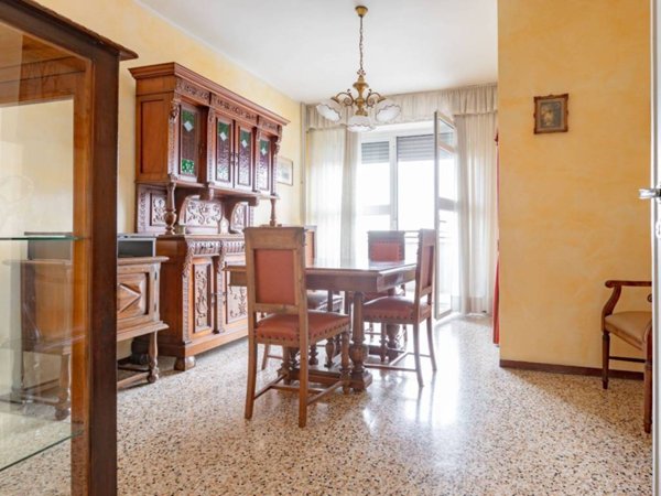 appartamento in vendita a Milano in zona Famagosta