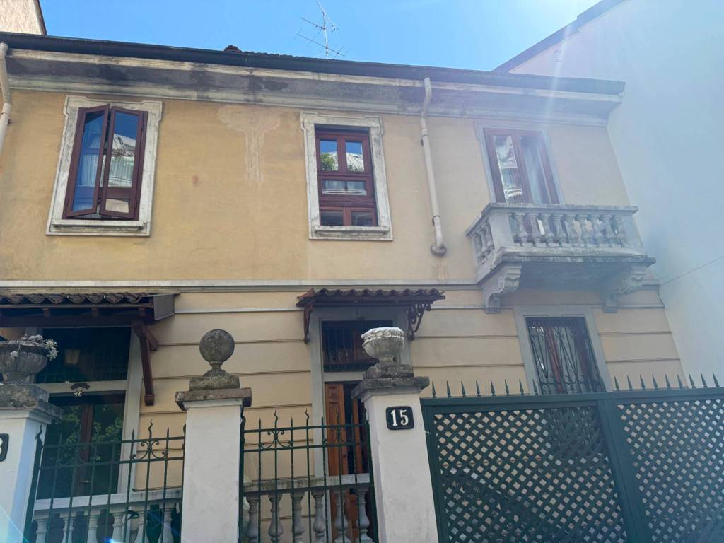 casa indipendente in vendita a Milano