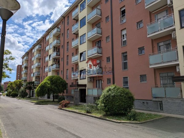 appartamento in vendita a Milano in zona Gallaratese