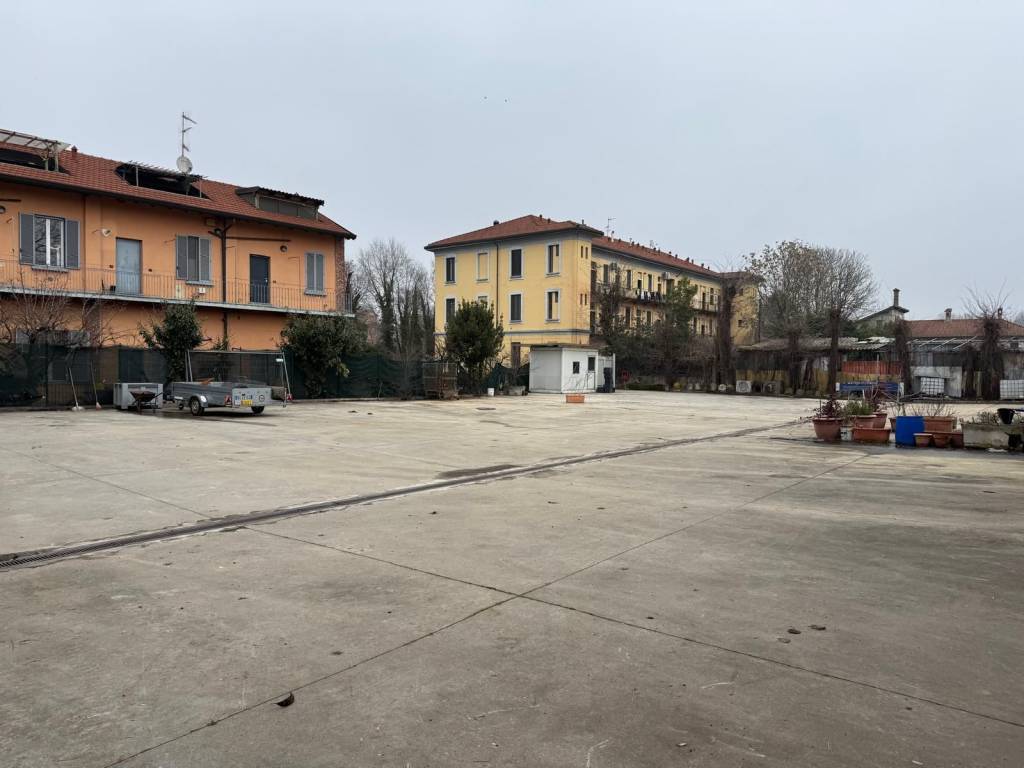 appartamento in vendita a Milano in zona Barona