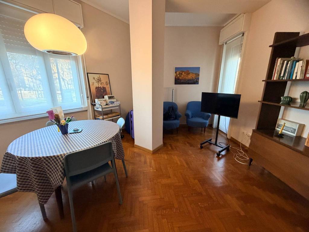 appartamento in vendita a Milano in zona Guastalla