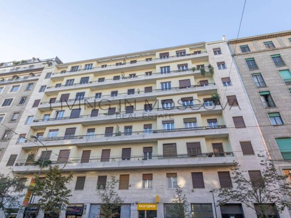 ufficio in vendita a Milano in zona Guastalla