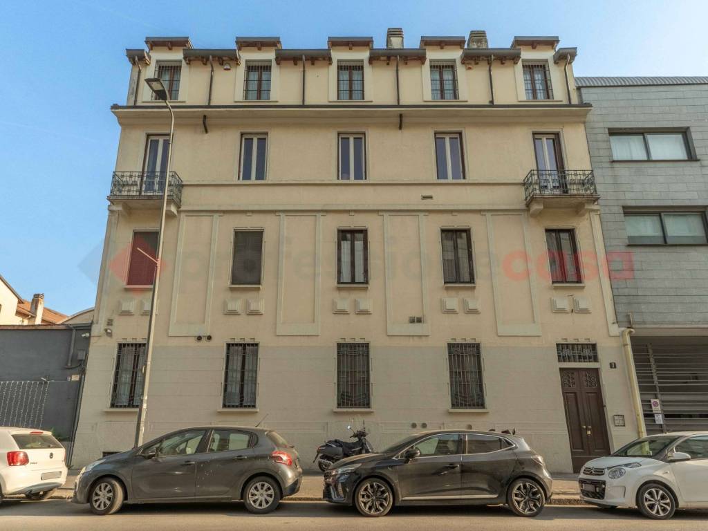 appartamento in vendita a Milano in zona Famagosta