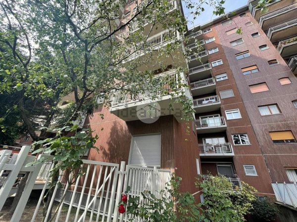 appartamento in vendita a Milano in zona Lorenteggio