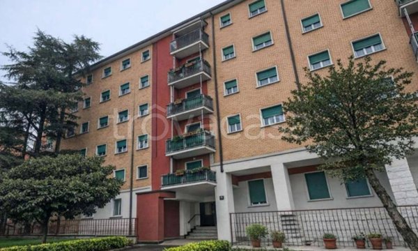 ufficio in vendita a Milano in zona Gallaratese
